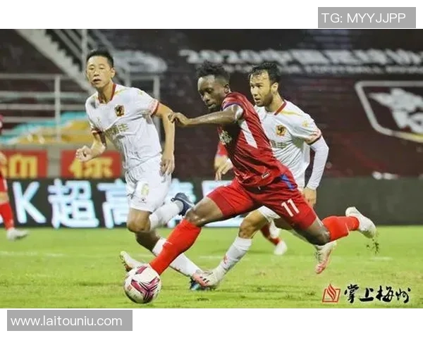 河南建业与恒丰激战正酣比分悬念迭起球迷期待精彩瞬间